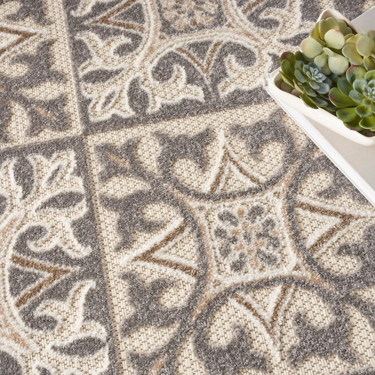 Aloha Ivory Grey Contemporary Indoor/Outdoor Rug